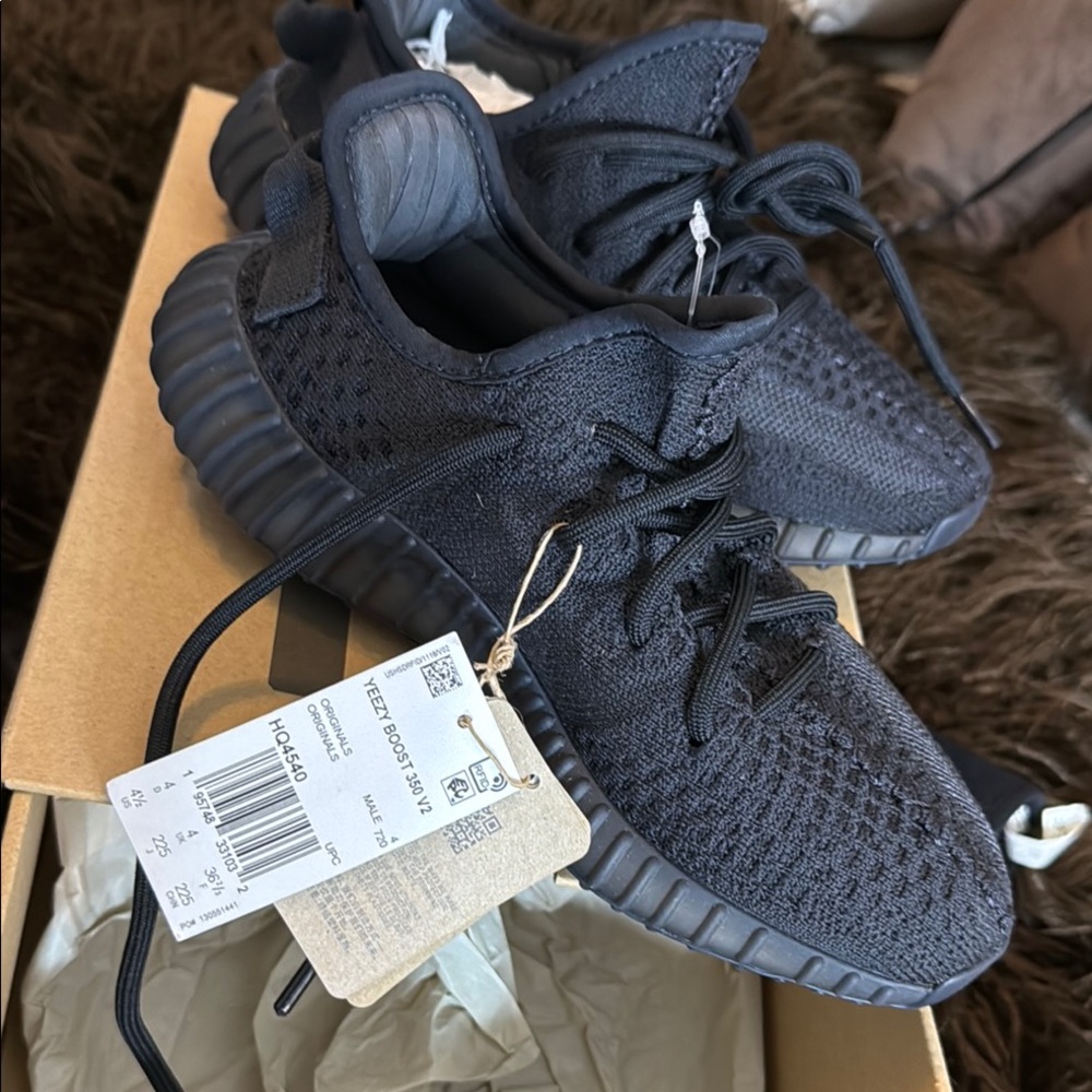 Adidas Yeezy Boost 350 V2 Triple Black Sneakers
